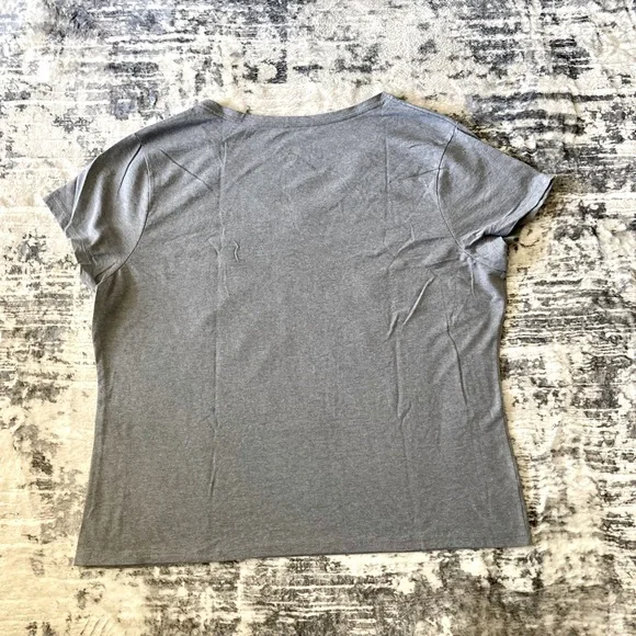 Hanes Women's V-Neck Tee Size X-Large - Picture 6 of 6